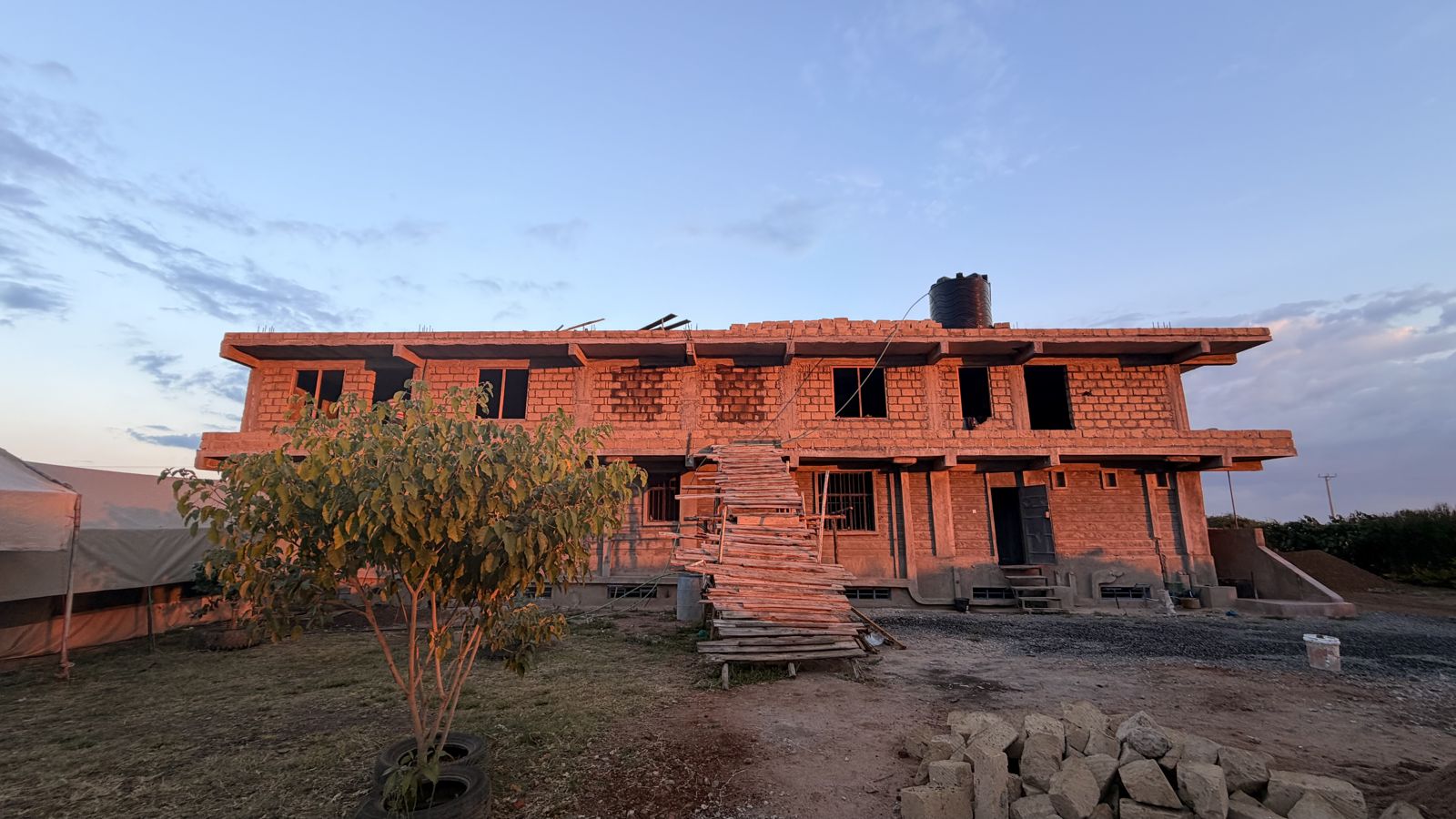 建设中的中心建筑